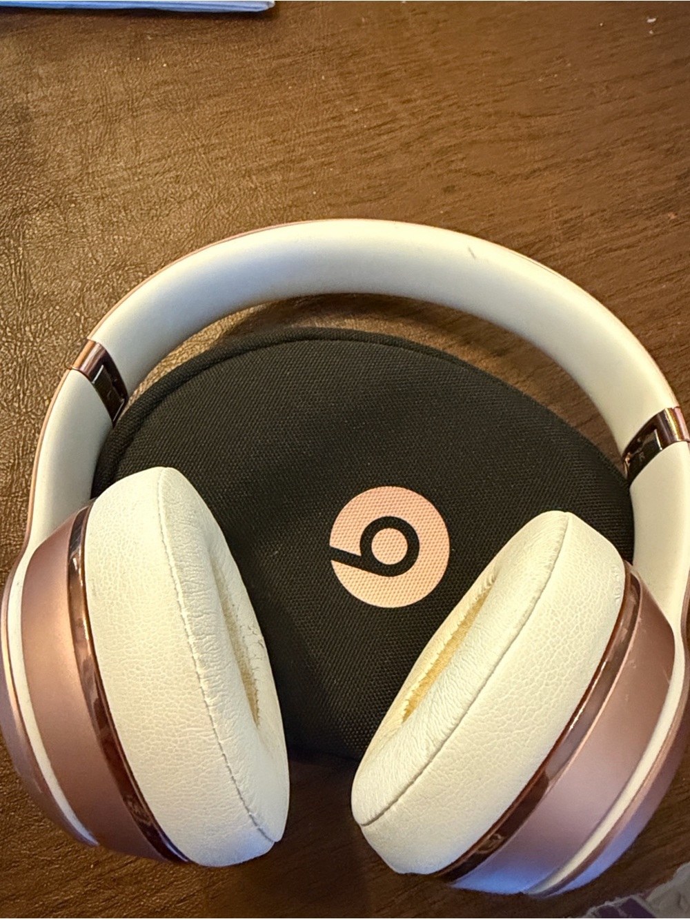 Solo Beats Rose Gold Over-Ear Wireless Headphones - White Ear Cushions